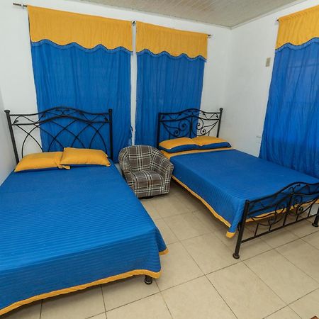 Hostal Amador Familiar Panamaváros Szoba fotó