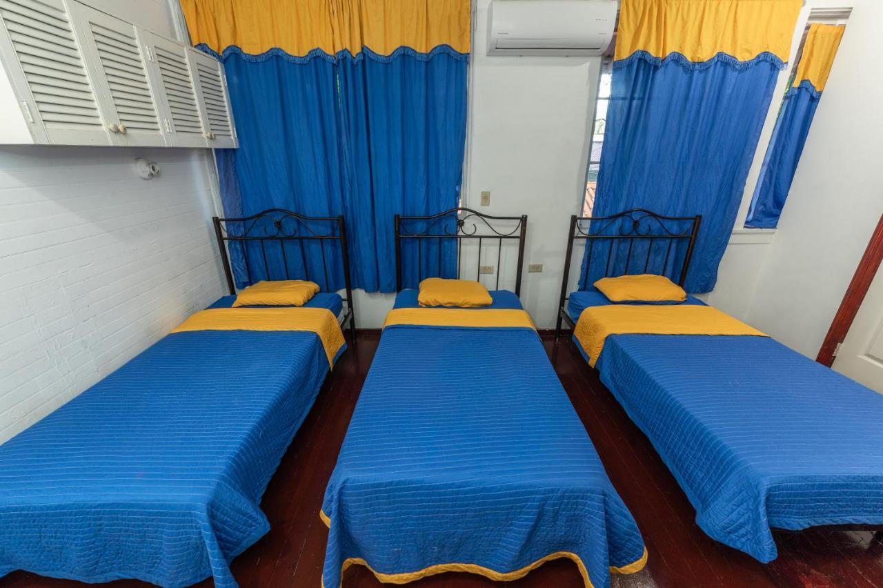 Hostal Amador Familiar Panamaváros Szoba fotó