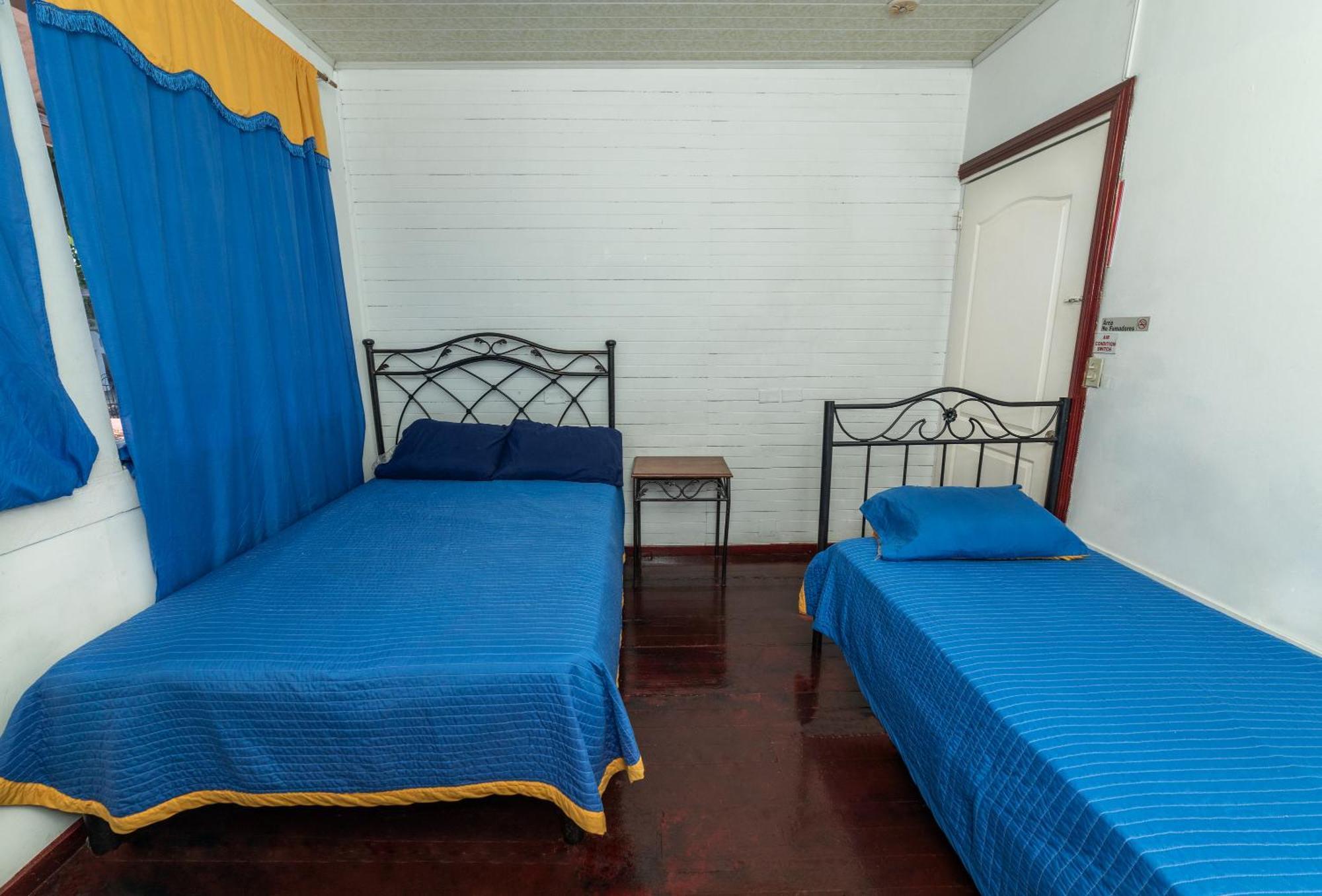 Hostal Amador Familiar Panamaváros Szoba fotó