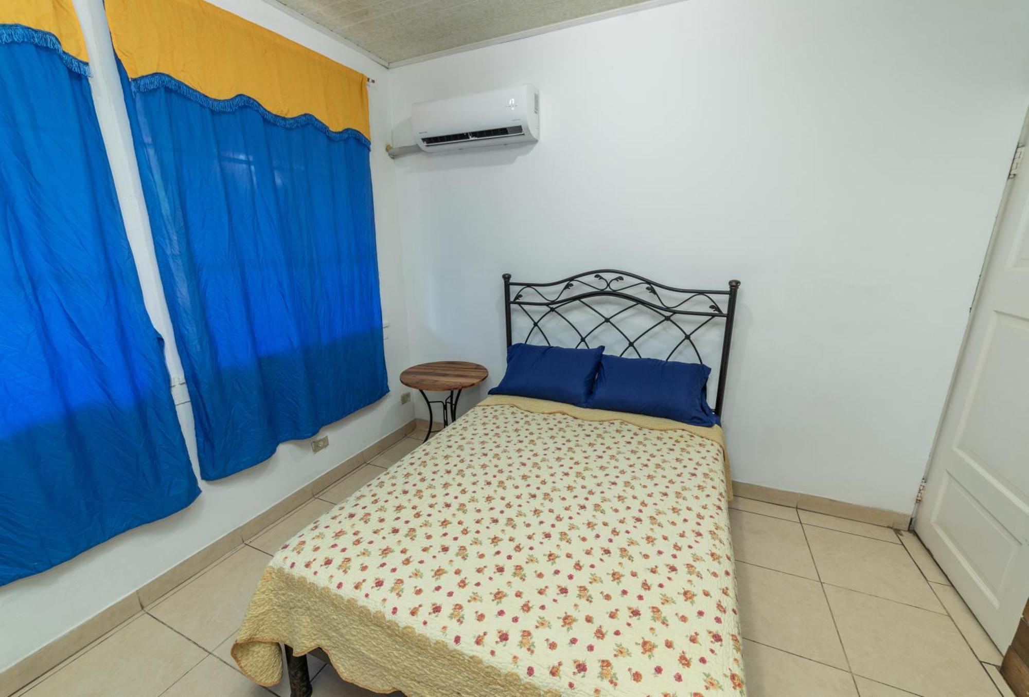 Hostal Amador Familiar Panamaváros Szoba fotó